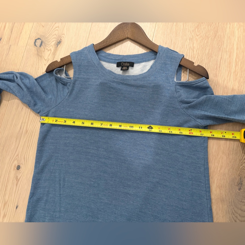 Dalia Blue Cold Shoulder Sweater‎ size M - Picture 4 of 6